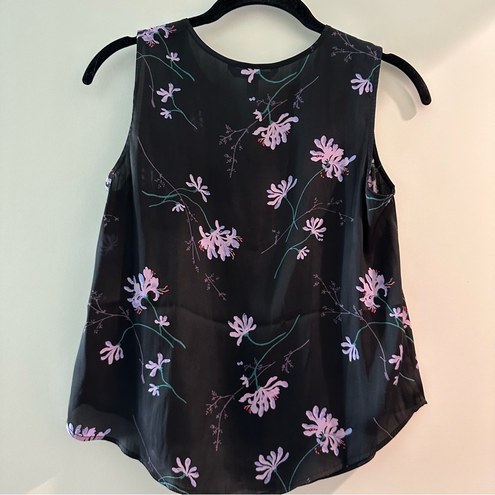 Banana Republic sleeveless floral top Size: XS petite - Picture 2 of 4